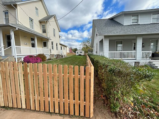 fence contractor near me wood fence installation montgomery bucks county lansdale hatfield quakertown blue bell plymouth meeting king of prussia norristown collegeville north wales ambler horsham souderton telford chalfont doylestown